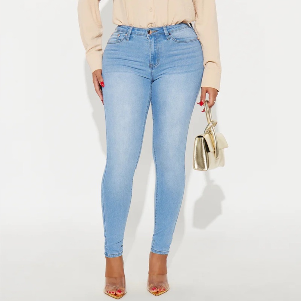 She's Fire Stretch Skinny Jeans - Light Wash Size 13